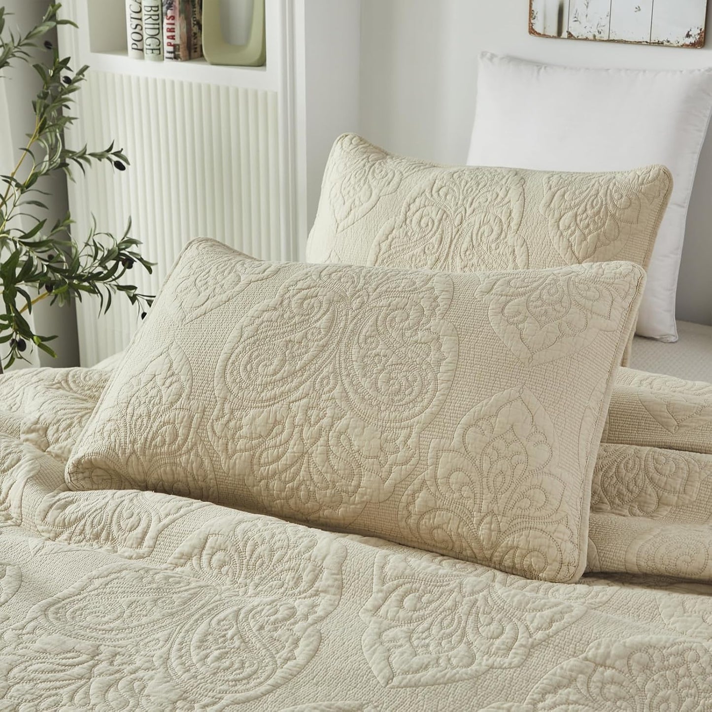 Queen Size Quilt Set Cotton Beige Quilted Comforter Set Luxury Paisley Matelasse Coverlet Set 3-Piece