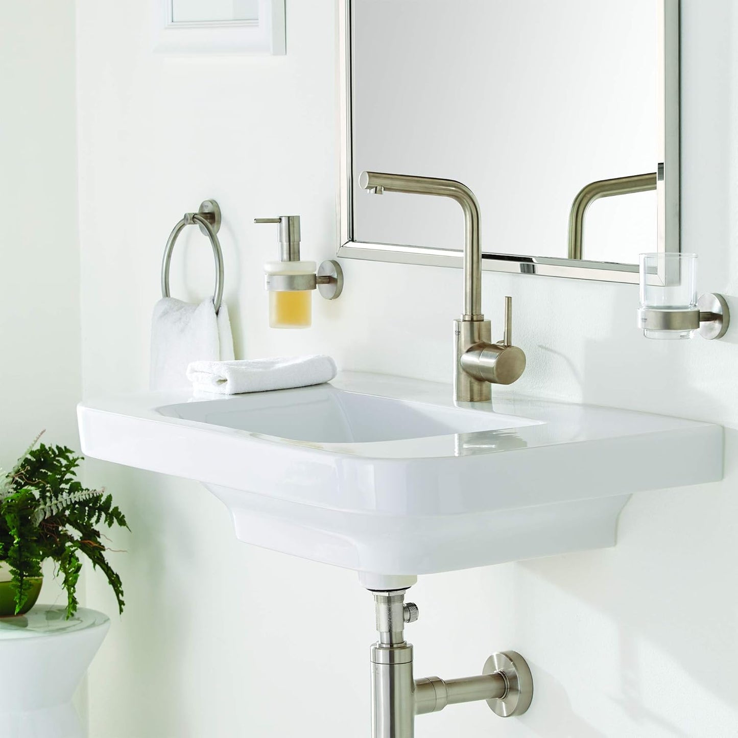 23737EN2 Concetto Single-Handle Bathroom Faucet L-Size, Brushed Nickel Infinityfinish