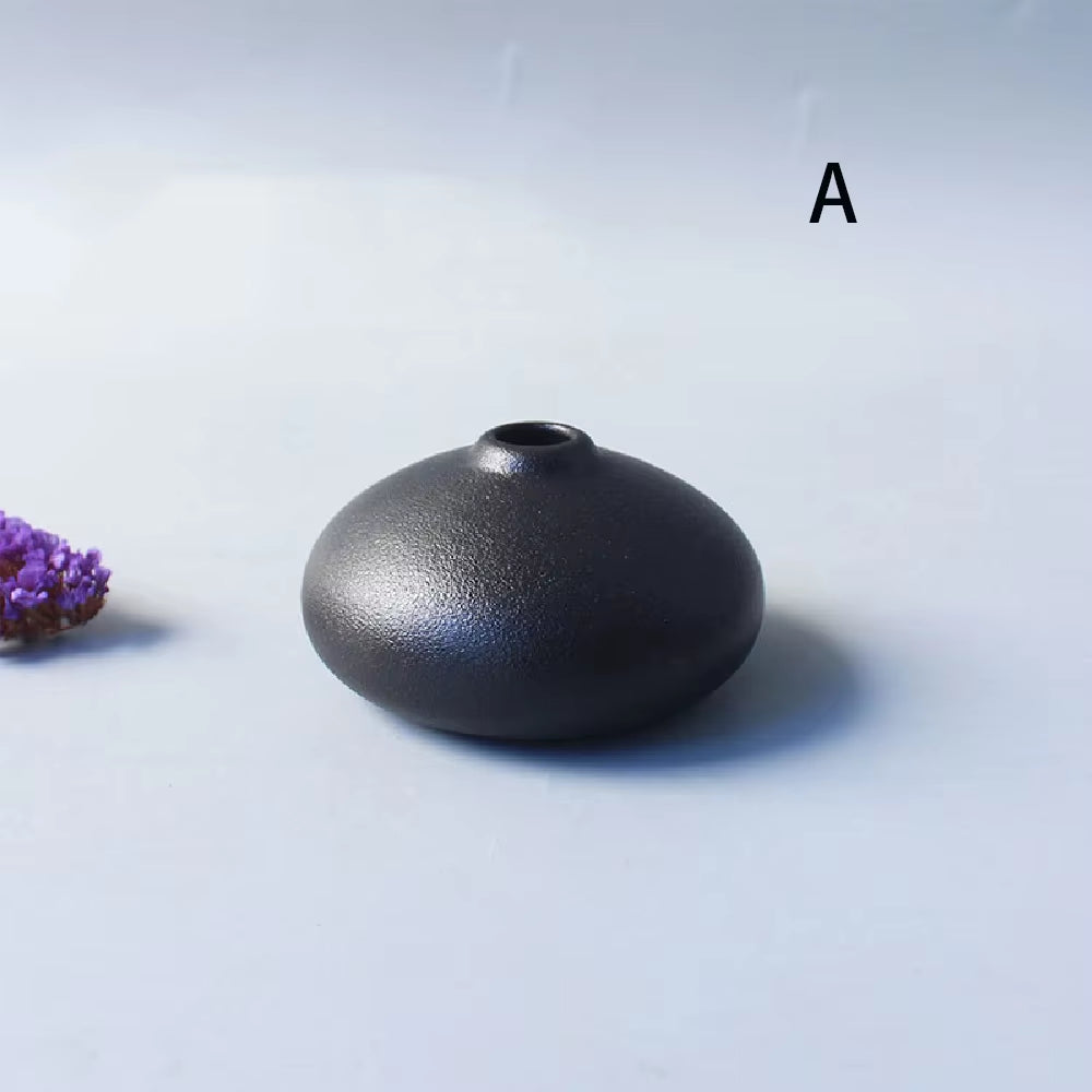 Ceramic Small Vase, Home Decoration Handicraft Desktop Decoration, Black Small Vase Simple Japanese Decoration