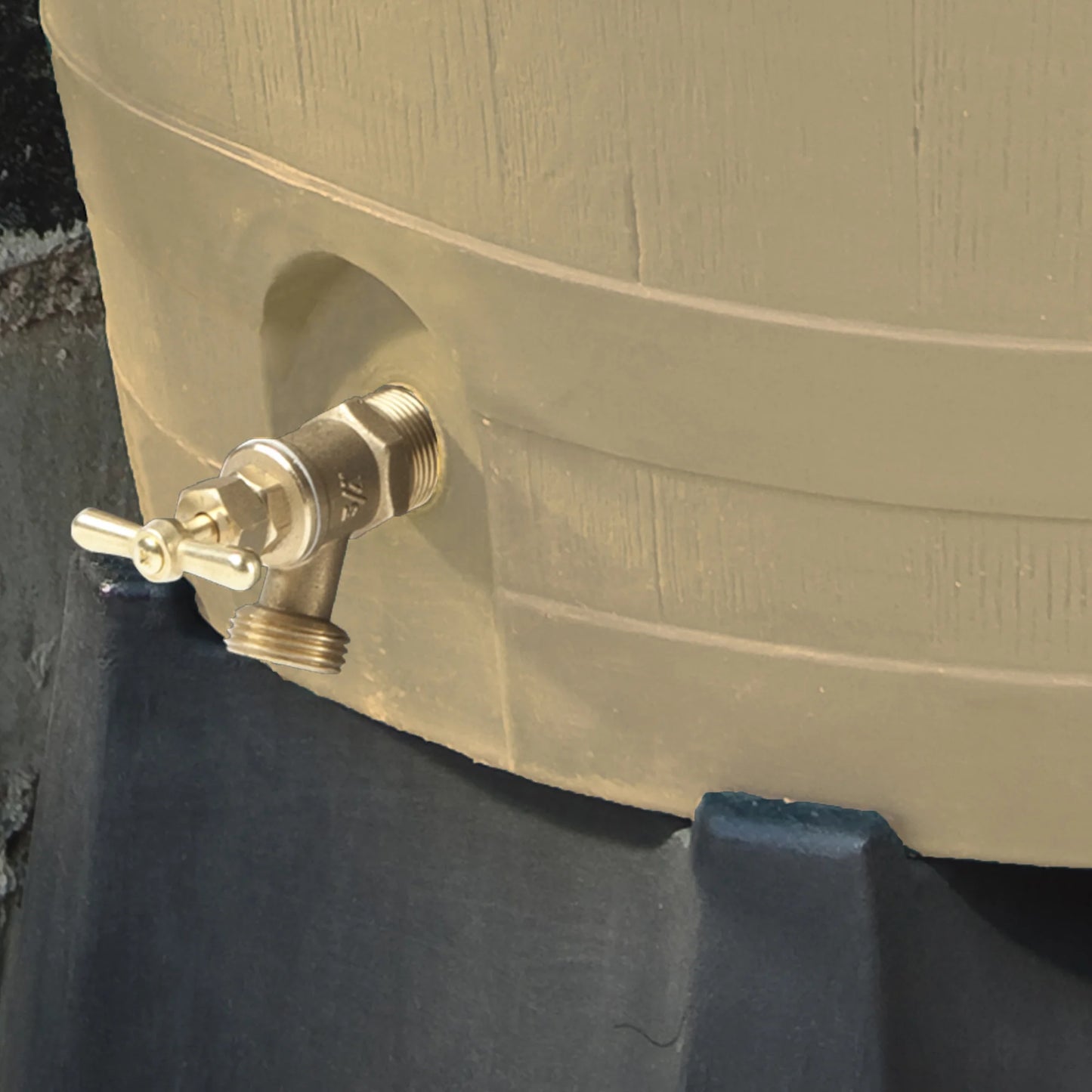 Polyethylene 50 Gallon Flat Back Brass Spigot Rain Barrel, Oak Color