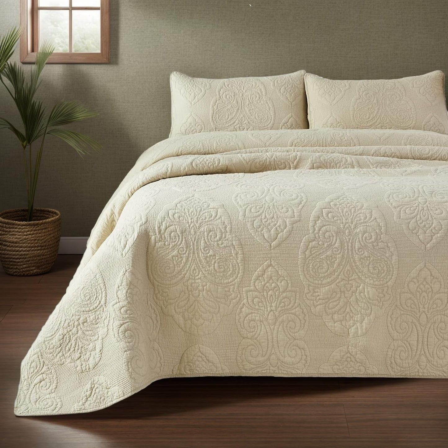 Queen Size Quilt Set Cotton Beige Quilted Comforter Set Luxury Paisley Matelasse Coverlet Set 3-Piece