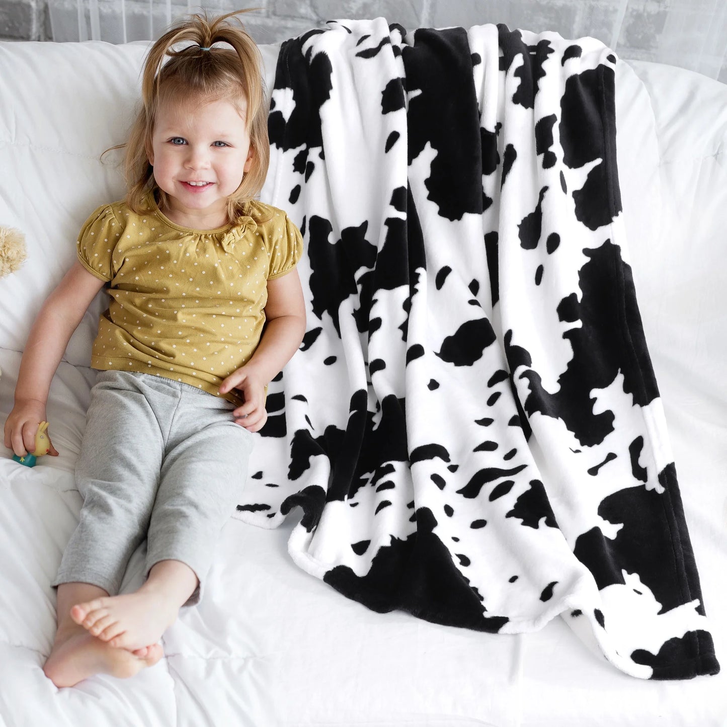 Cow Printed Soft 300GSM Flannel Throw Blanket Sofa Bed Black 39" X 51"