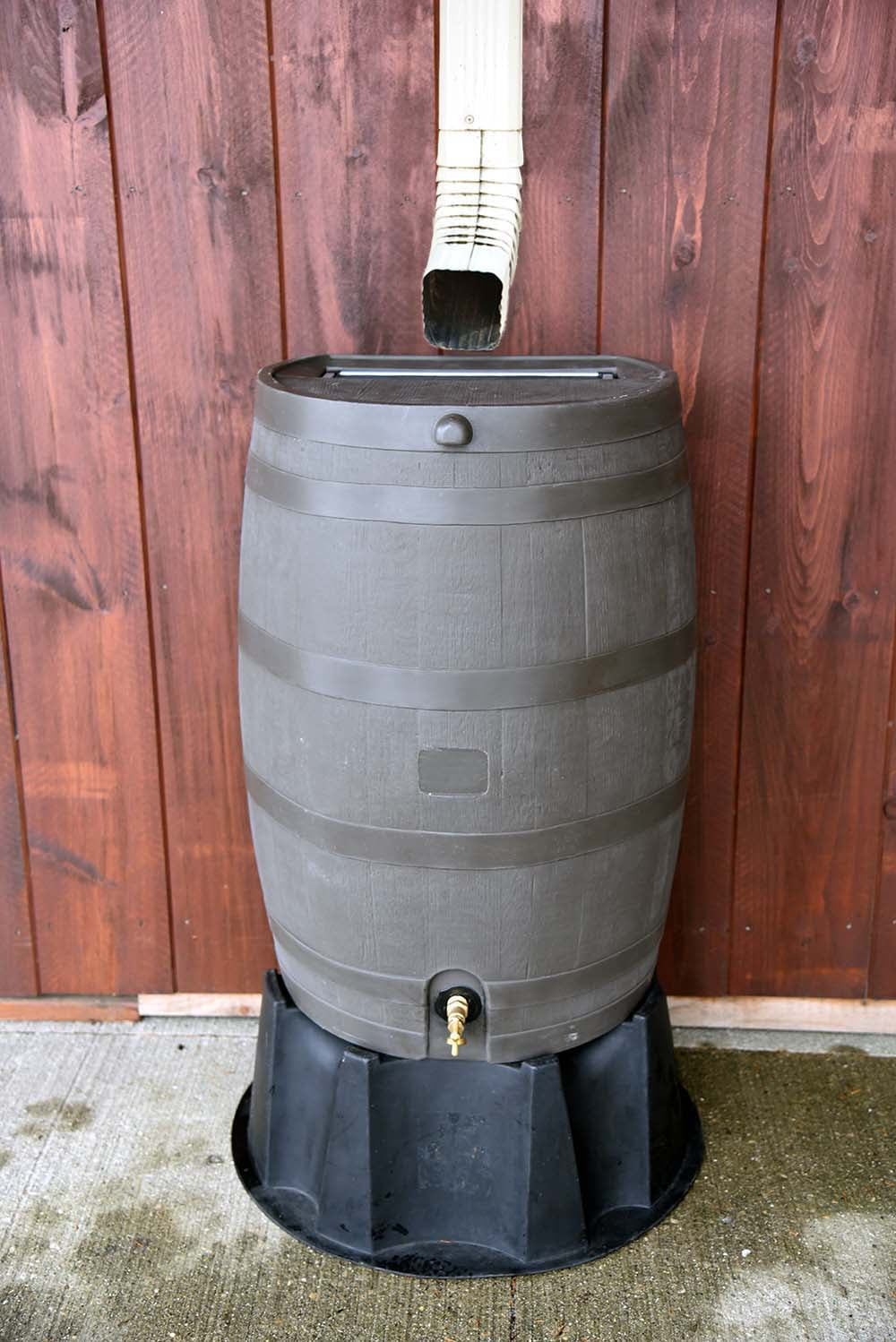 Polyethylene 50 Gallon Flat Back Brass Spigot Rain Barrel, Walnut Color