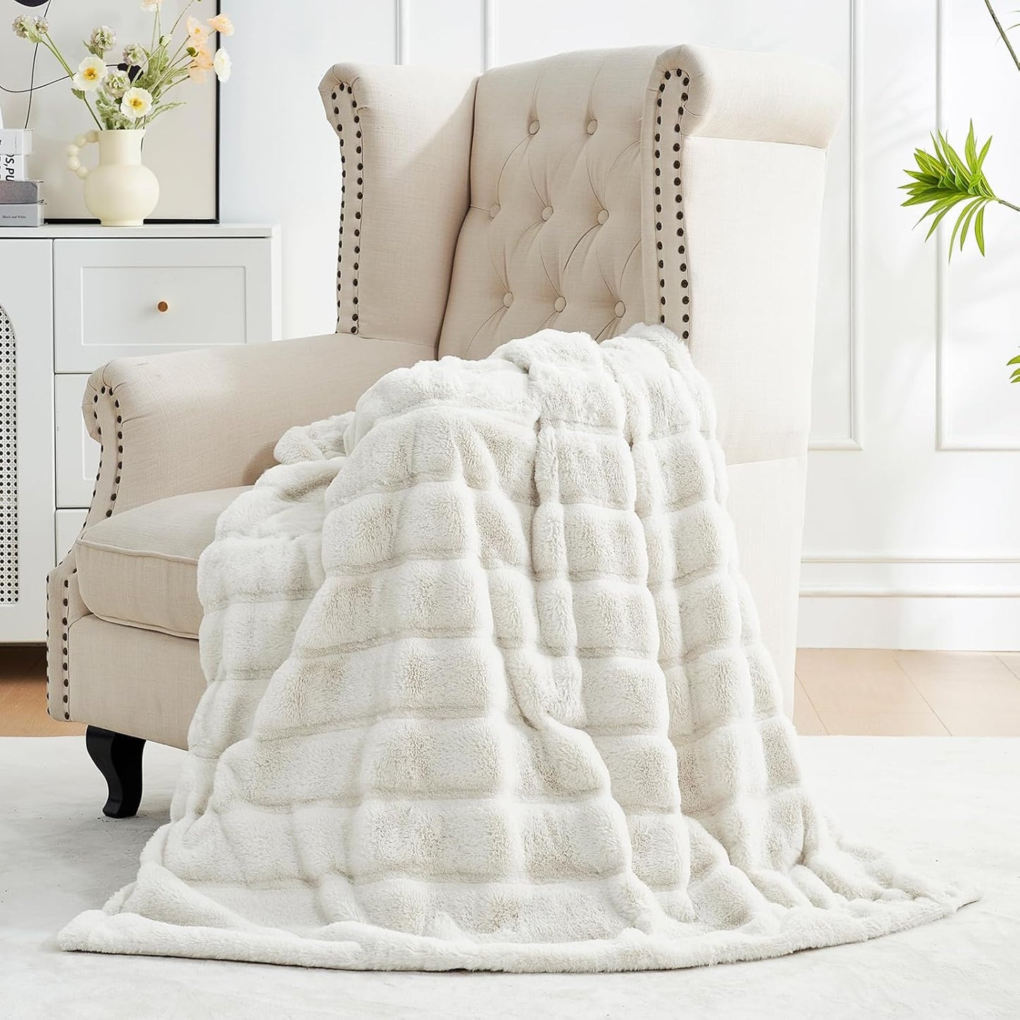 Faux Fur Throw Blanket for Couch, Cozy Soft Plush Thick Winter Blanket for Sofa Bedroom Living Room, 50 * 60 Inches Beige