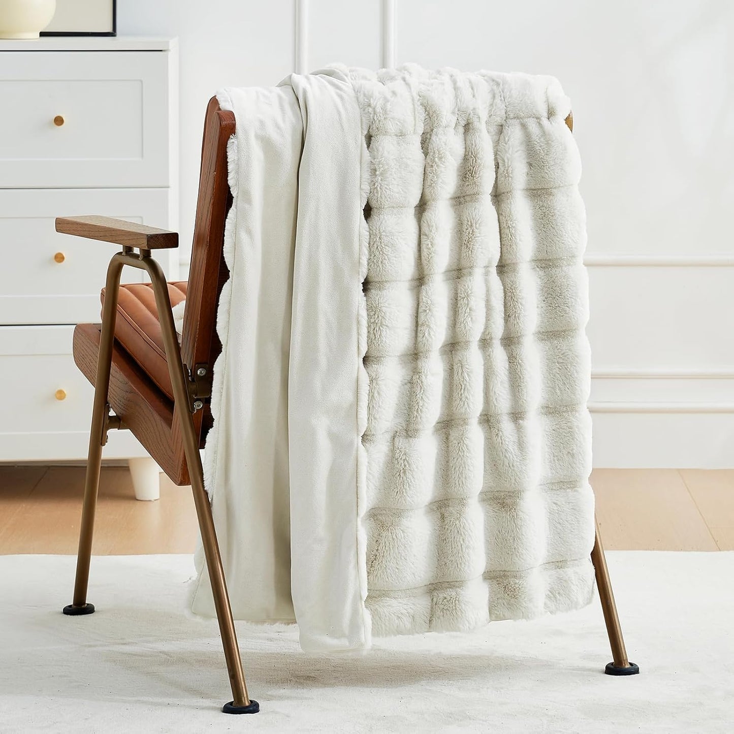 Faux Fur Throw Blanket for Couch, Cozy Soft Plush Thick Winter Blanket for Sofa Bedroom Living Room, 50 * 60 Inches Beige