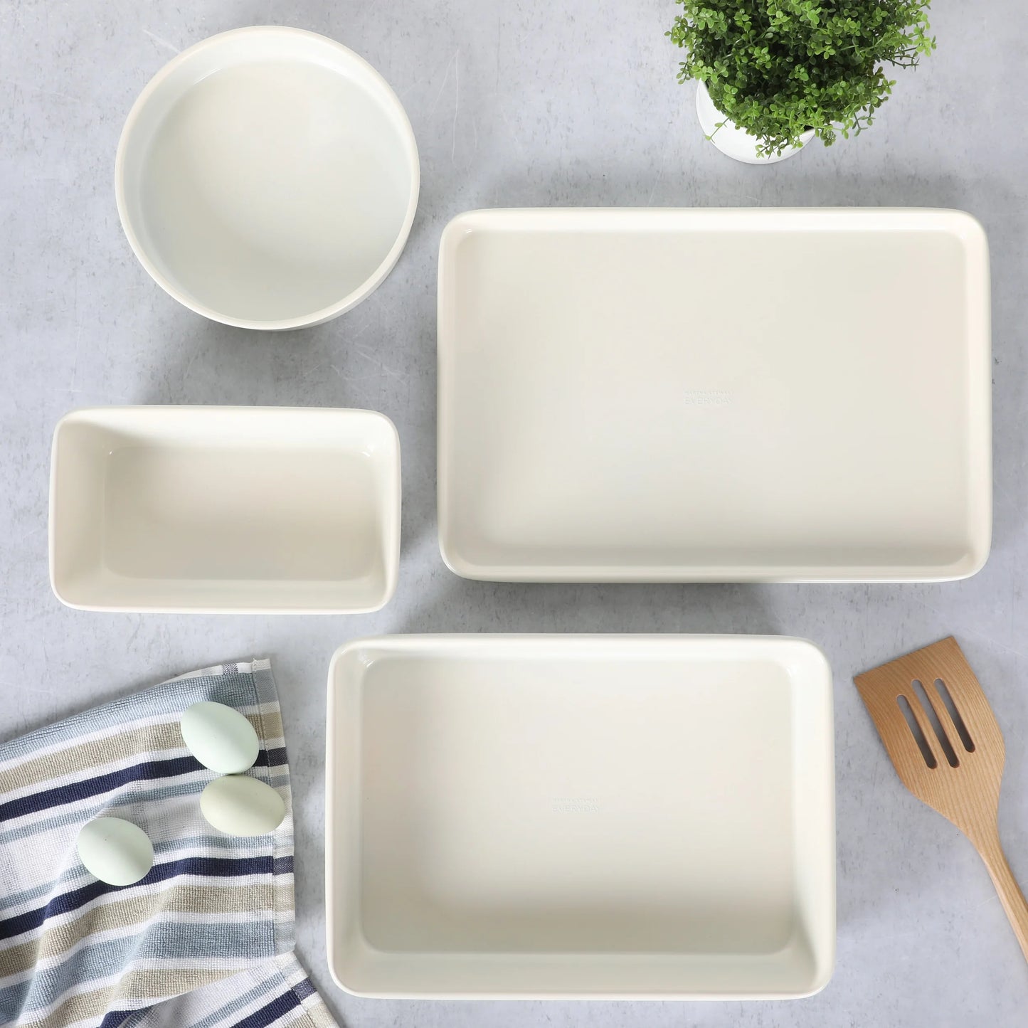 4Pc Metal Bakeware