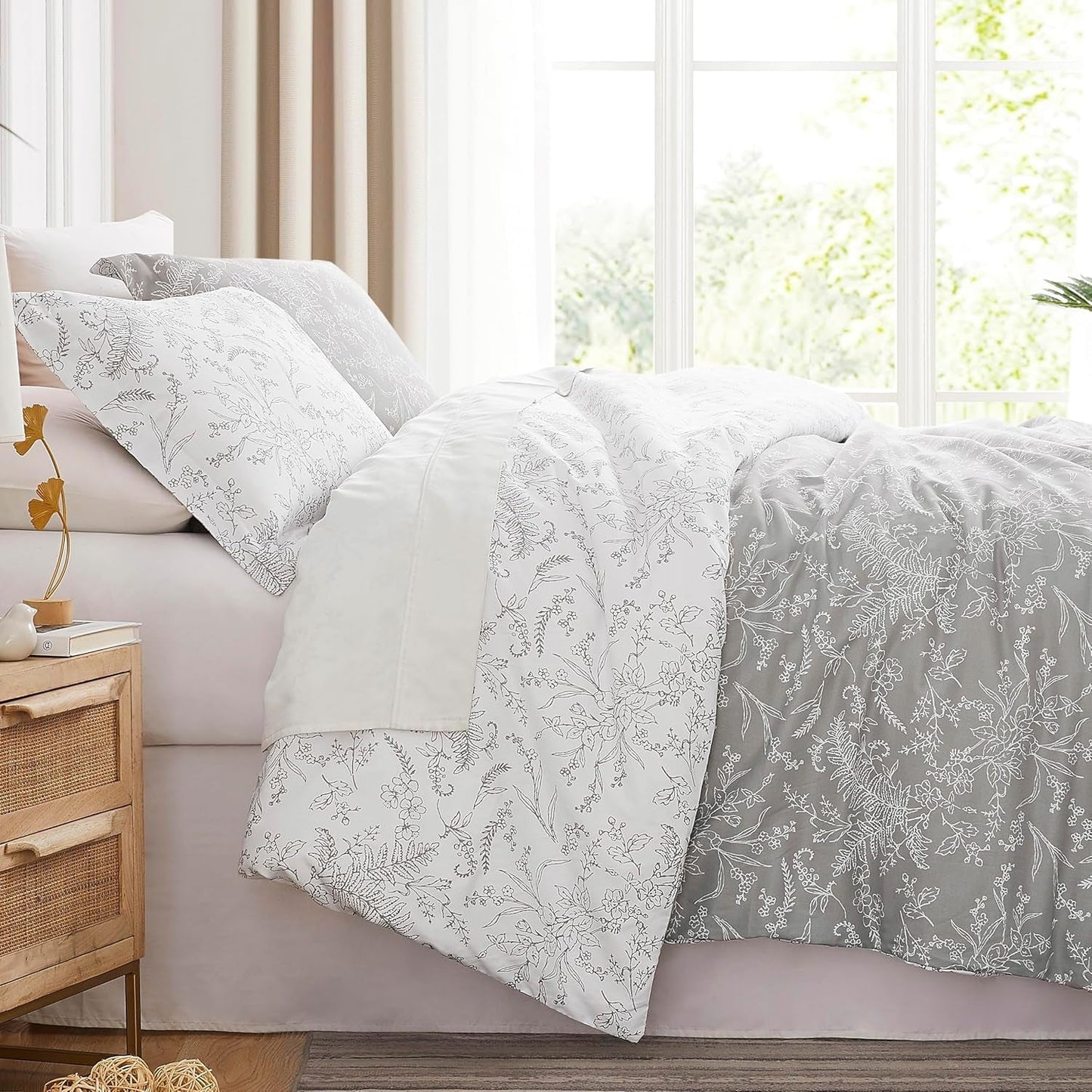 Reversible Floral Duvet Cover Set, Twin//Xl – Premium Microfiber Bedding, Easy Care – Includes 1 Twin Duvet Cover and 1 Sham, Machine Washable, Winter Brush Steel Grey
