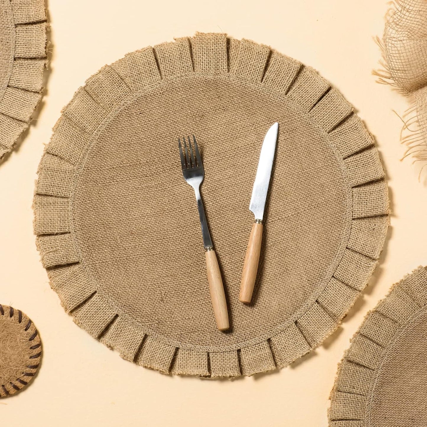 Burlap round Braided Placemats Set of 6 for Dining Tables 15 Inch Heat Resistant Jute Table Mats Farmhouse Woven Fabric Natural Place Mats for Fall Decoration(Ruffled Lace)
