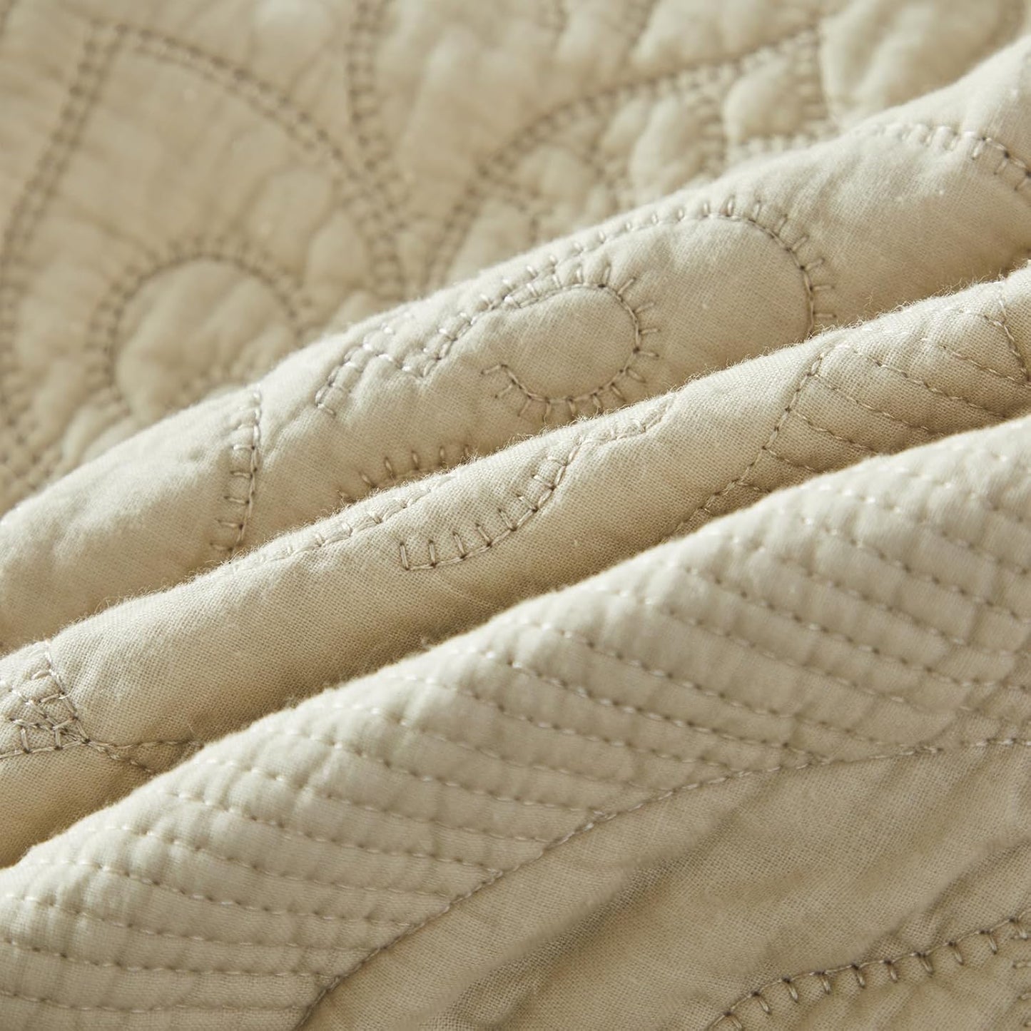 Queen Size Quilt Set Cotton Beige Quilted Comforter Set Luxury Paisley Matelasse Coverlet Set 3-Piece