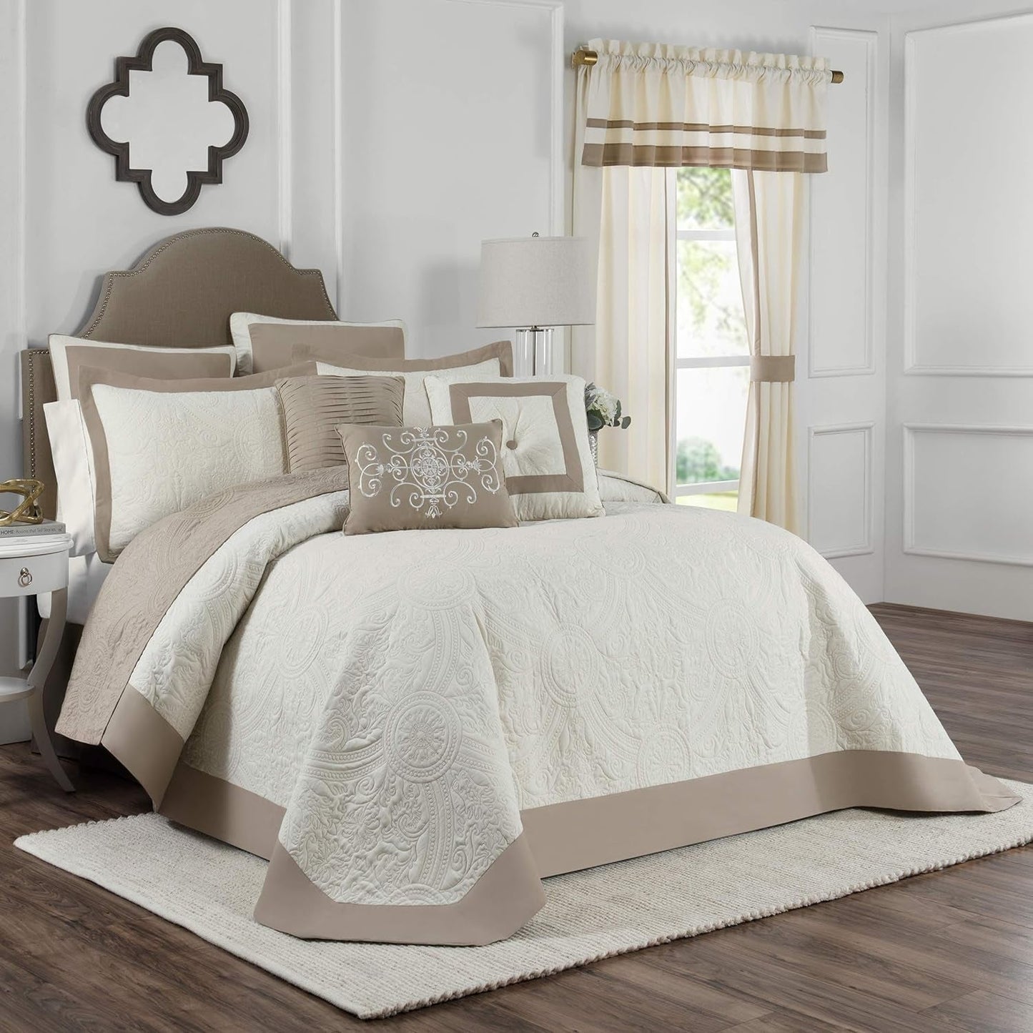 Bensonhurst Modern Farmhouse Medallion Bed Spread, California King, Ivory