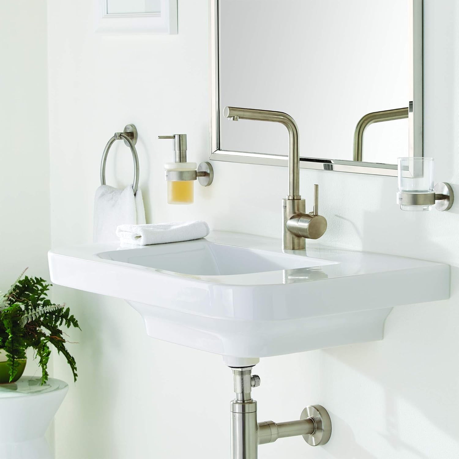 23737EN2 Concetto Single-Handle Bathroom Faucet L-Size, Brushed Nickel Infinityfinish