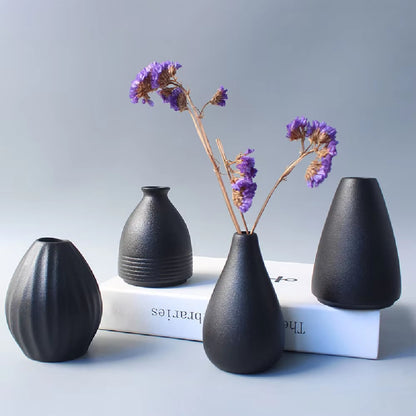 Ceramic Small Vase, Home Decoration Handicraft Desktop Decoration, Black Small Vase Simple Japanese Decoration