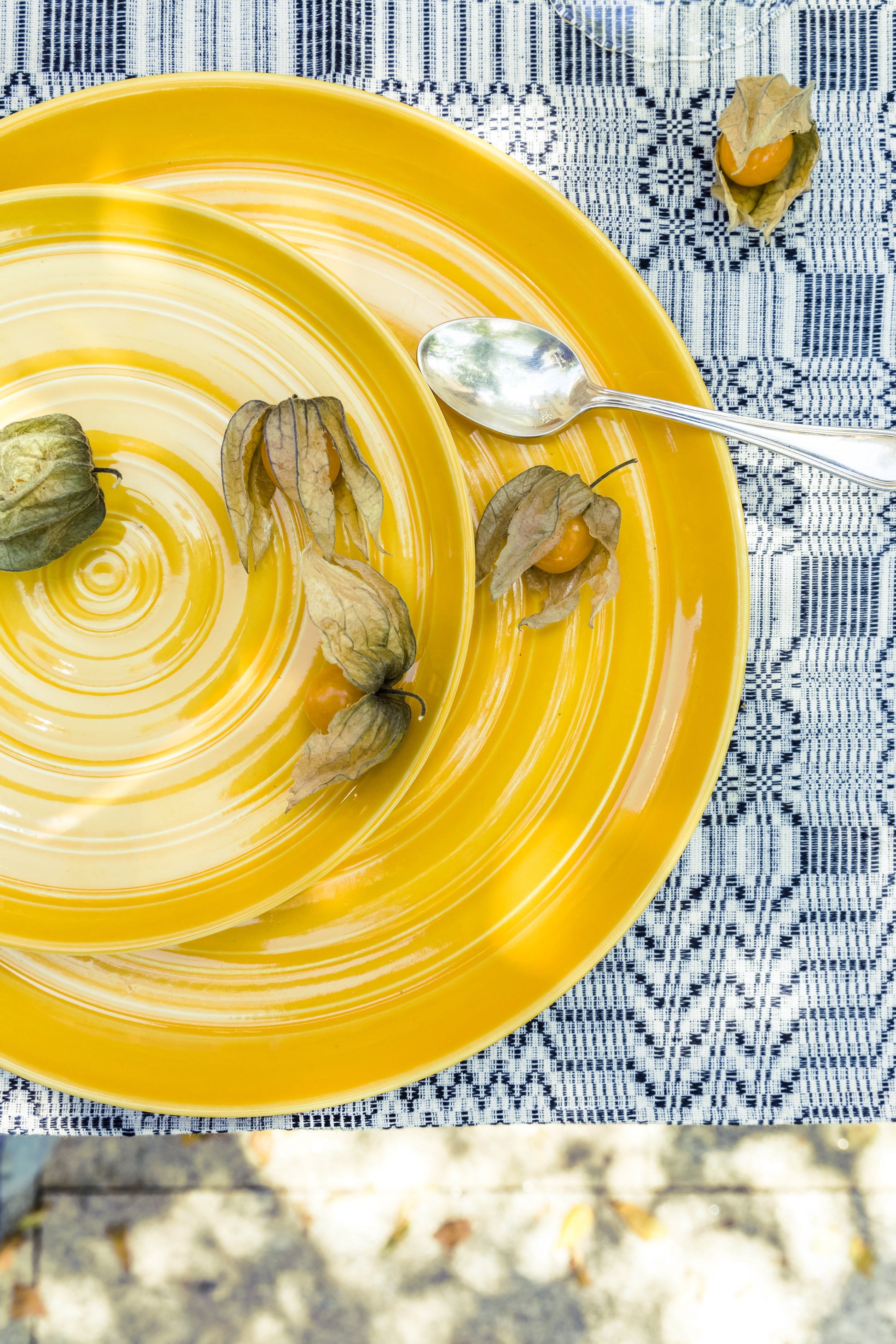 Farmhouse 16-Piece Dinnerware Set, Yellow