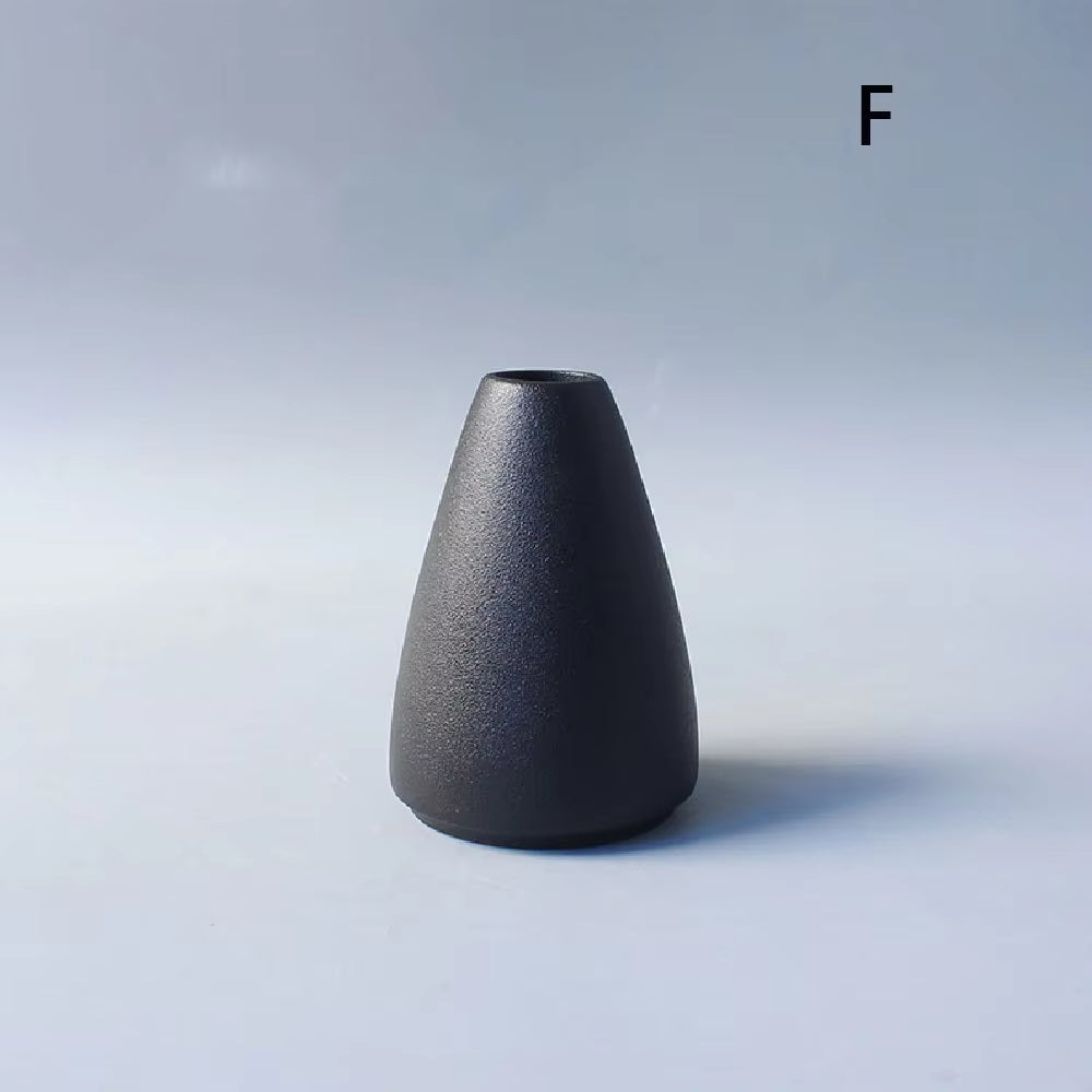 Ceramic Small Vase, Home Decoration Handicraft Desktop Decoration, Black Small Vase Simple Japanese Decoration