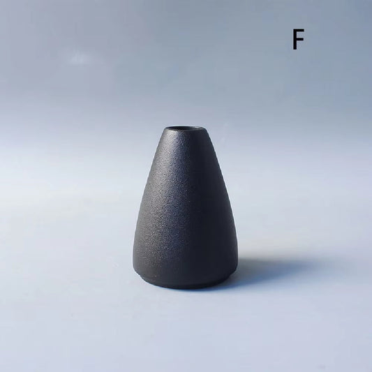 Ceramic Small Vase, Home Decoration Handicraft Desktop Decoration, Black Small Vase Simple Japanese Decoration