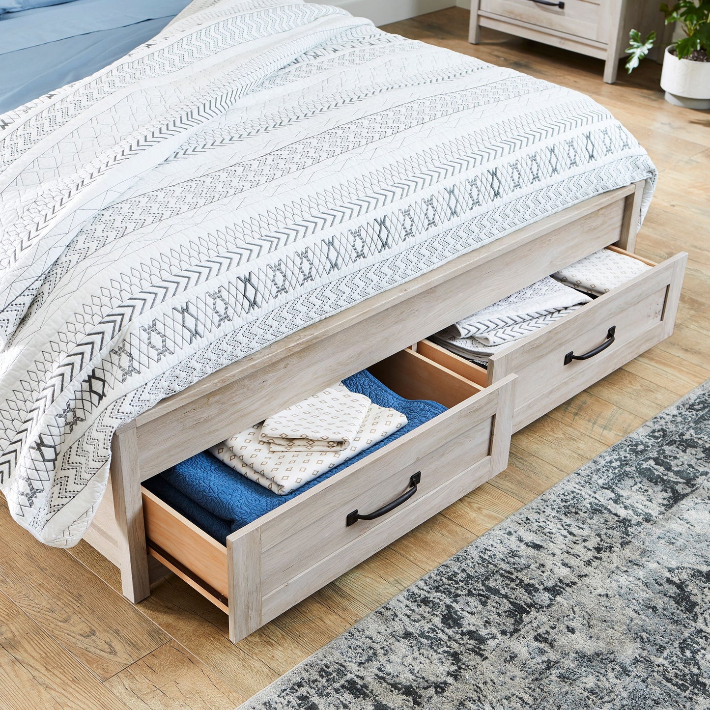 Modern Farmhouse Queen Platform Bed, Rustic White Finish