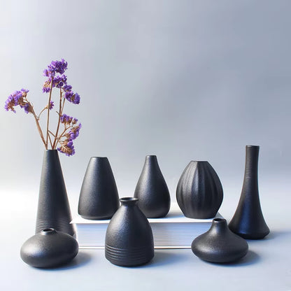Ceramic Small Vase, Home Decoration Handicraft Desktop Decoration, Black Small Vase Simple Japanese Decoration