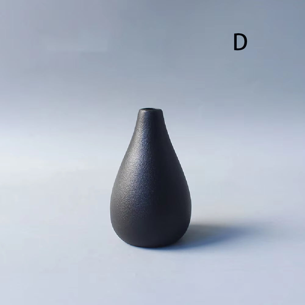 Ceramic Small Vase, Home Decoration Handicraft Desktop Decoration, Black Small Vase Simple Japanese Decoration